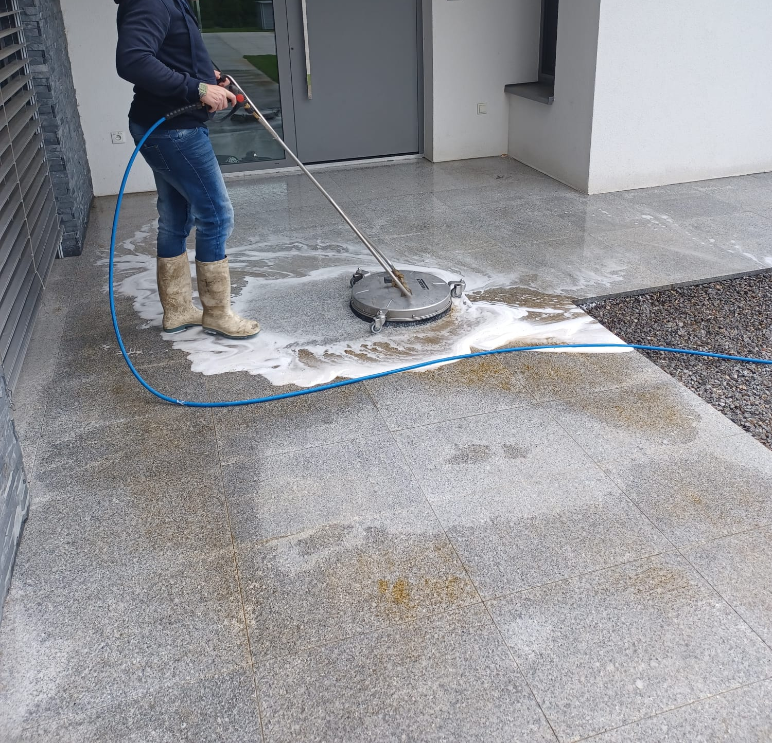 Čištění teras a chodníků